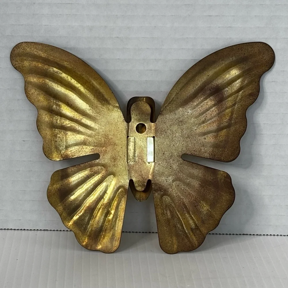 1 VINTAGE METAL ART BUTTERFLY WALL HANGING 5”x6.25”